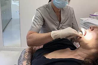 Seguiment i manteniment - Quan et poden ajudar els implants i les pròtesis?